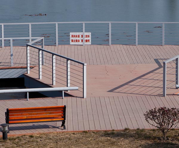 苏北塑木地板厂家在哪里?东台绿华塑木